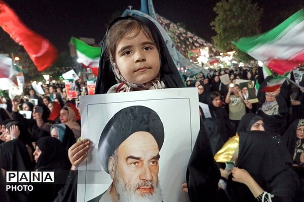 تداوم تجمعات شبانه در میدان امام خمینی (ره)
