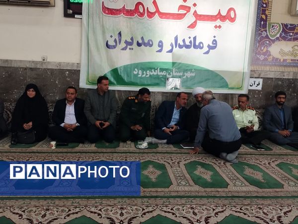 برپایی میز خدمت به‌مناسبت هفته دولت در میاندورود 