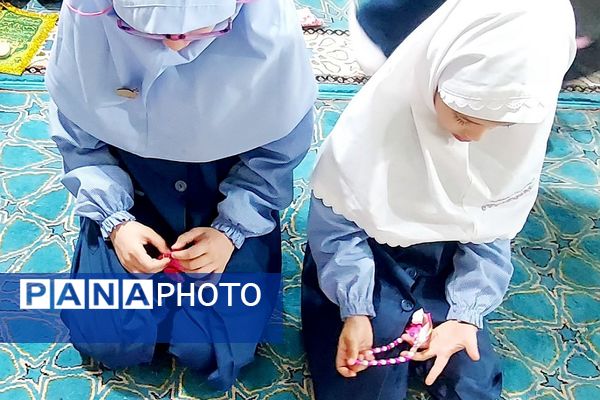 اقامه نماز جماعت در دبستان دخترانه حکمت شهرری