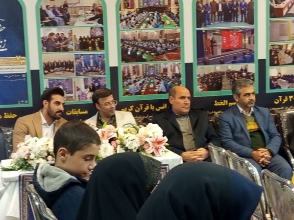قاب‌های دانش‌آموزی در نمایشگاه قرآن و عترت مصلی تبریز