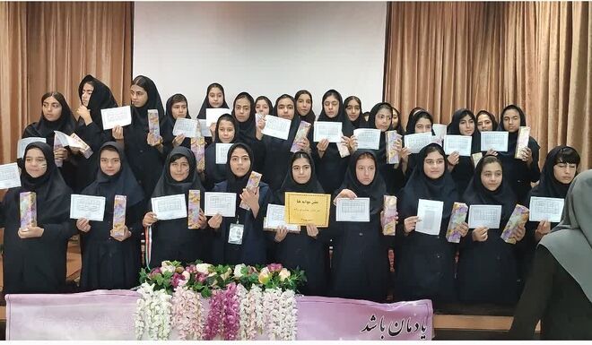 جشن آغاز روزهای دانایی  در دبیرستان حکیم فرزانه
