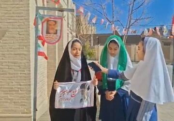 به صدا در آوردن زنگ انقلاب در دبستان شاهد پوررضایی 