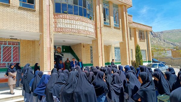 نواخته شدن زنگ سلامت در دبیرستان الزهرا شهرستان مارگون