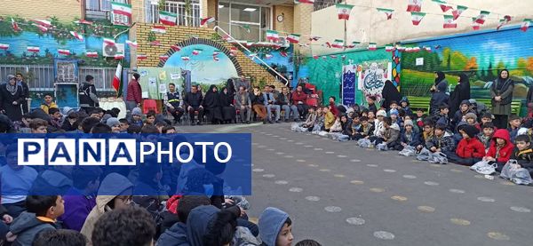 برافراشته شدن پرچم ایران در اداره آموزش و پرورش منطقه ۱۰