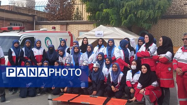 اجرای مانور زلزله با هدف مدرسه ایمن جامعه تاب آور