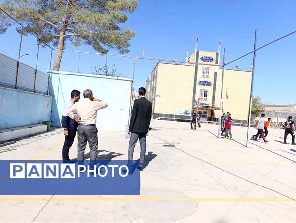 بازدید کارشناس تربیت بدنی شهرستان خلیل آباد از دبیرستان رئیس زاده 