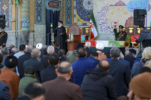 اقامه نماز طلب باران در مسجد مقدس جمکران