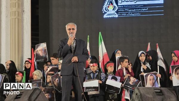 اجتماع دانش آموزان اصفهانی به مناسبت آغاز سال تحصیلی