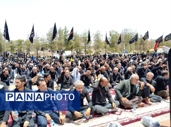 اقامه نماز ظهر عاشورا در بیرجند