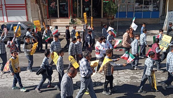  ۱۳ آبان؛ فریاد ایستادگی و عزت ایرانی در شهر بن 