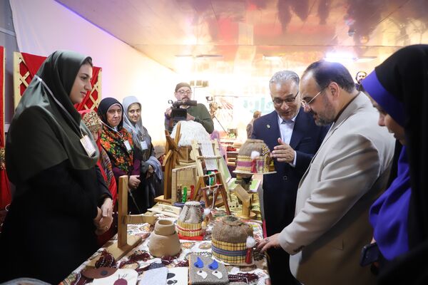 افتتاح نمایشگاه دست‌سازه‌های هنرستانی‌های گلستان در رویداد ایران‌جان