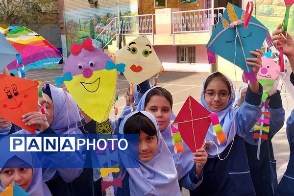 گرامیداشت هفته تربیت بدنی در مدارس دکتر رزمی و شهید مجید مجیدی ناحیه دو شهرری 