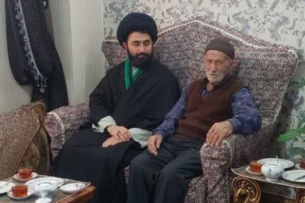 دیدار فرماندار فیروزکوه با خانواده‌های شهدا