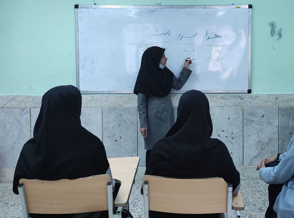 زبان فارسی؛ زبان شعر، ادب و اندیشه