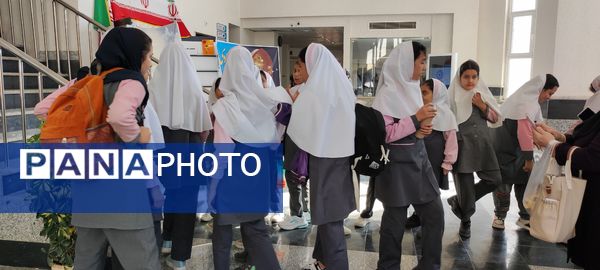 بازدید دانش آموزان دبستان محجبه از کتابخانه اندیشه شیروان