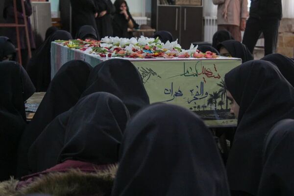در زمین، گمنام اما در آسمان، خوشنام