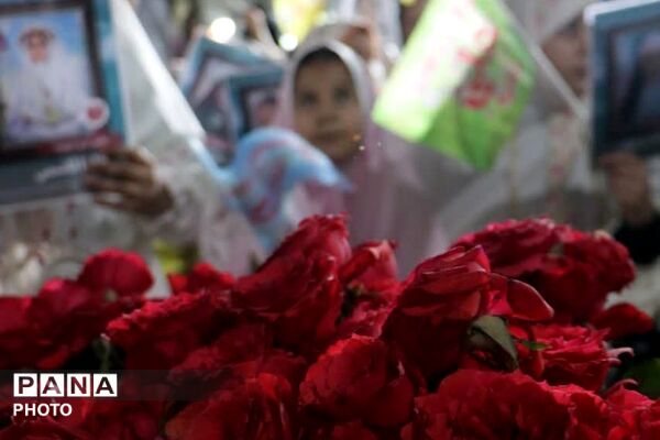 لبخند معنویت در کنار چادر پاکی