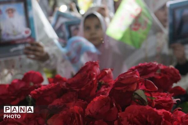 لبخند معنویت در کنار چادر پاکی