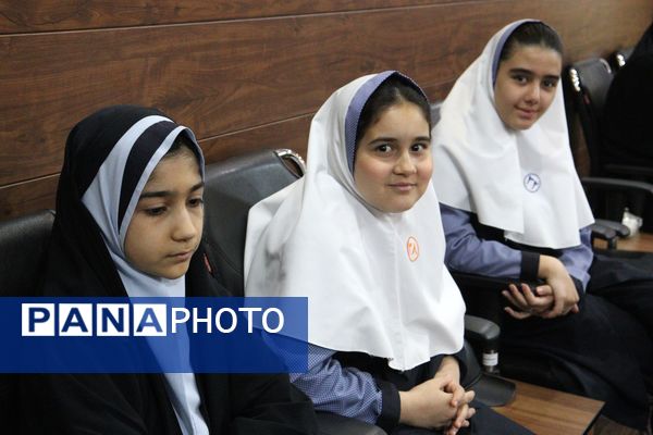 جلسه مراقبان و سفیران سلامت در آموزش و پرورش منطقه 14 تهران با حضور مسئولان اداره‌کل شهر تهران