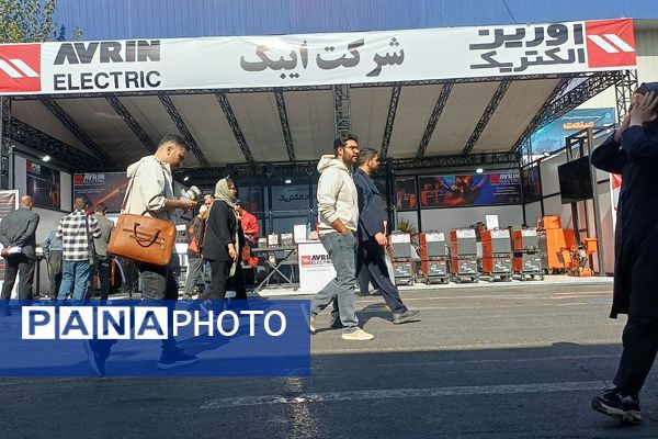 حضور دانش‌آموزان دبیرستان قلم چی ناحیه دو شهرری در نمایشگاه نانو فناوری