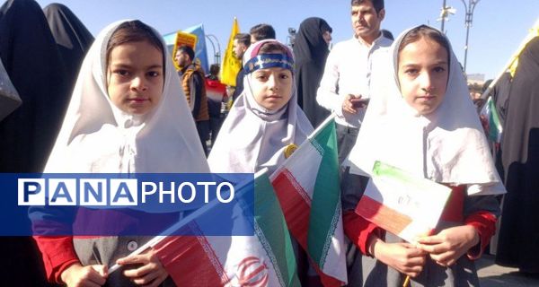 حضور پرشور آینده‌سازان ایران در راهپیمایی روز دانش‌آموز در همدان 