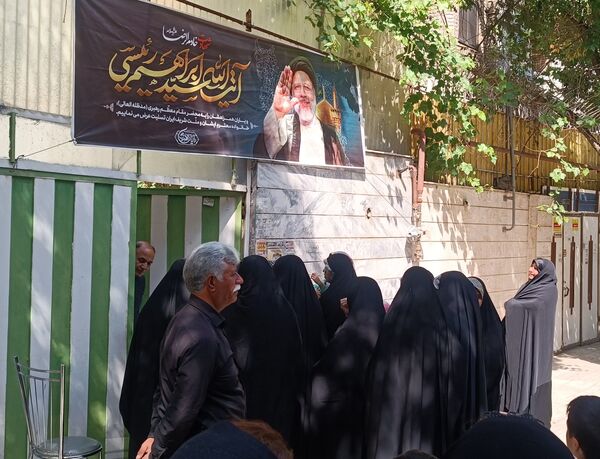 دیدار صمیمانه دانش آموز خبرنگاران پانا در منزل مادر شهید جمهور