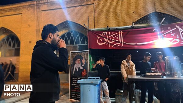 قاب پانا میهمان چایخانه‌ حضرت زهرا (س)