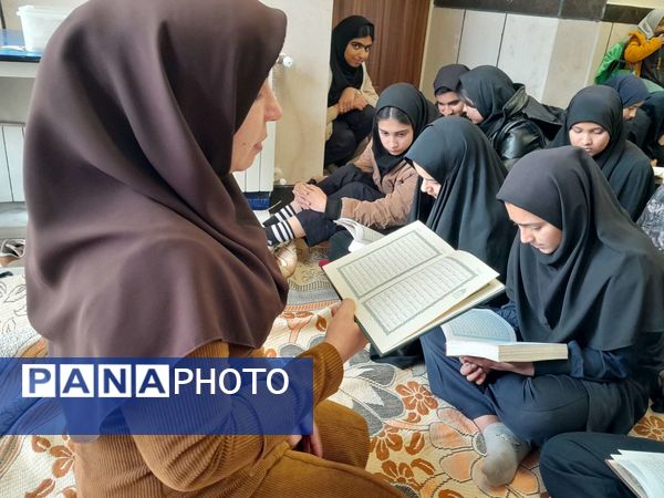  محفل انس با قرآن کریم در دبیرستان مادرمهربان