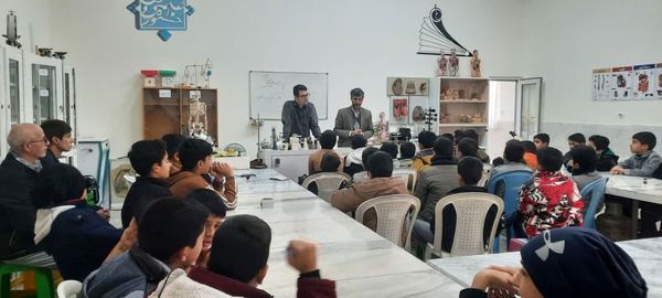 بازدید دانش آموزان دبستان پسرانه فضیلت از پژوهشسرای رازی 