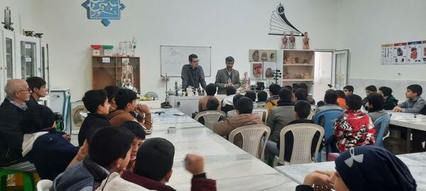 بازدید دانش آموزان دبستان پسرانه فضیلت از پژوهشسرای رازی 