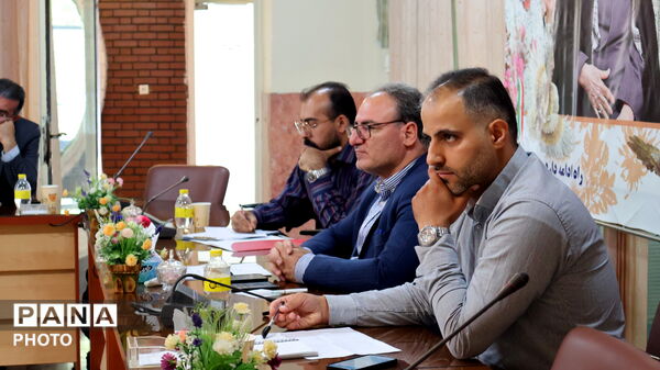 نشست کارشناسان فرهنگی مناطق ۱۹ گانه تهران در اردوگاه ابوذر