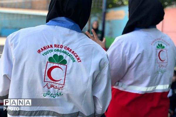 دانش‌آموزان دبیرستان پروین اعتصامی اسلامشهر با اصول امدادگری آشنا شدند