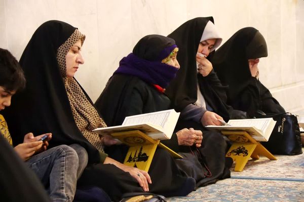 مراسم قرائت دعای ام داوود در امامزاده سید عباس بن موسی (ع) در بجنورد 