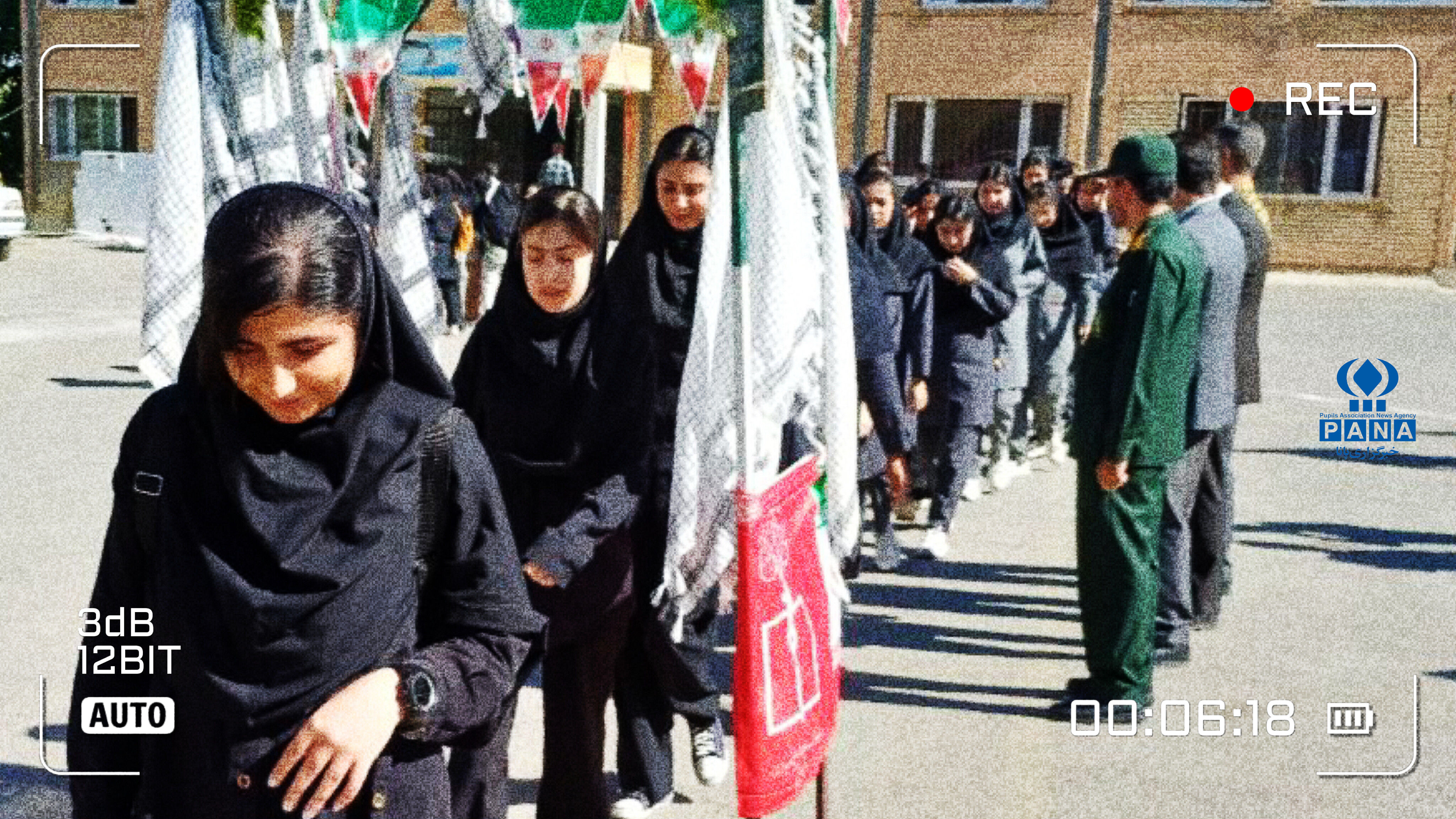 اعزام دانش‌آموزان دهگلان به اردوی راهیان نور با بدرقه مسئولان شهرستان