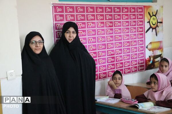 اولین قدم‌های مهرانه فرزندان شهید محمدمهدی علمداری در قاب بدرقه مسئولان شهرستانی