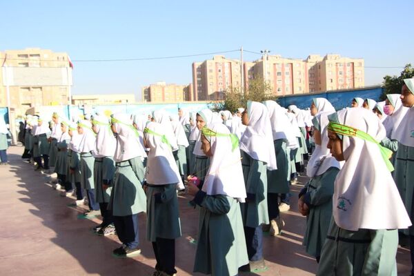مراسم صبحگاه مهدوی در مدرسه شاهد نیک‌اندیشان