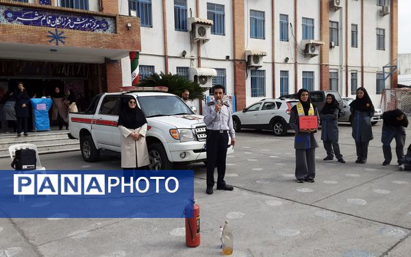 مانور آتش نشانی در دبیرستان فرزانگان قائمشهر