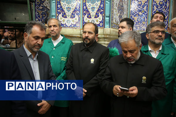 گل آرایی ضریح مطهر حضرت معصومه(س) به مناسبت روز دختر