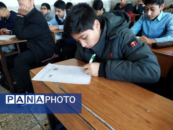 برگزاری امتحانات نوبت اول در دبیرستان نمونه دانش کاشمر