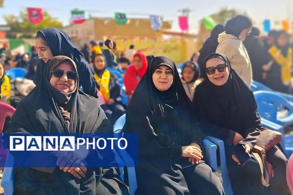 طنین زنگ انقلاب در مدرسه فرزانگان شهرستان باشت