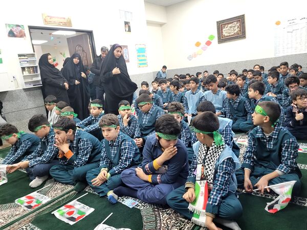 بزرگداشت حماسه ۹ دی در مدرسه نور ایمان منطقه پردیس 