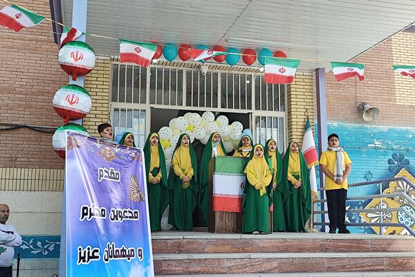 جشن شکوفه‌ها در مدرسه آیین روشن شهریار با حضور مدیریت آموزش و پرورش شهریار