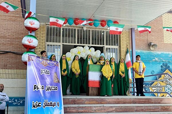 جشن شکوفه‌ها در مدرسه آیین روشن شهریار با حضور مدیریت آموزش و پرورش شهریار