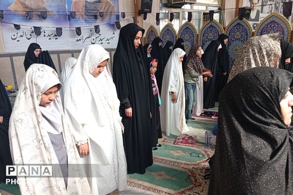 مشارکت دانش آموزان و فرهنگیان مدارس چهاردانگه در نماز جمعه