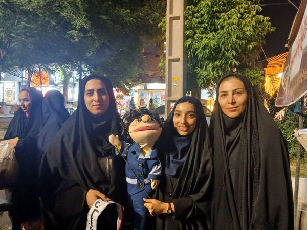 بازدید قائم‌مقام سازمان دانش‌آموزی از غرفه شهدای دانش‌آموز ورامین