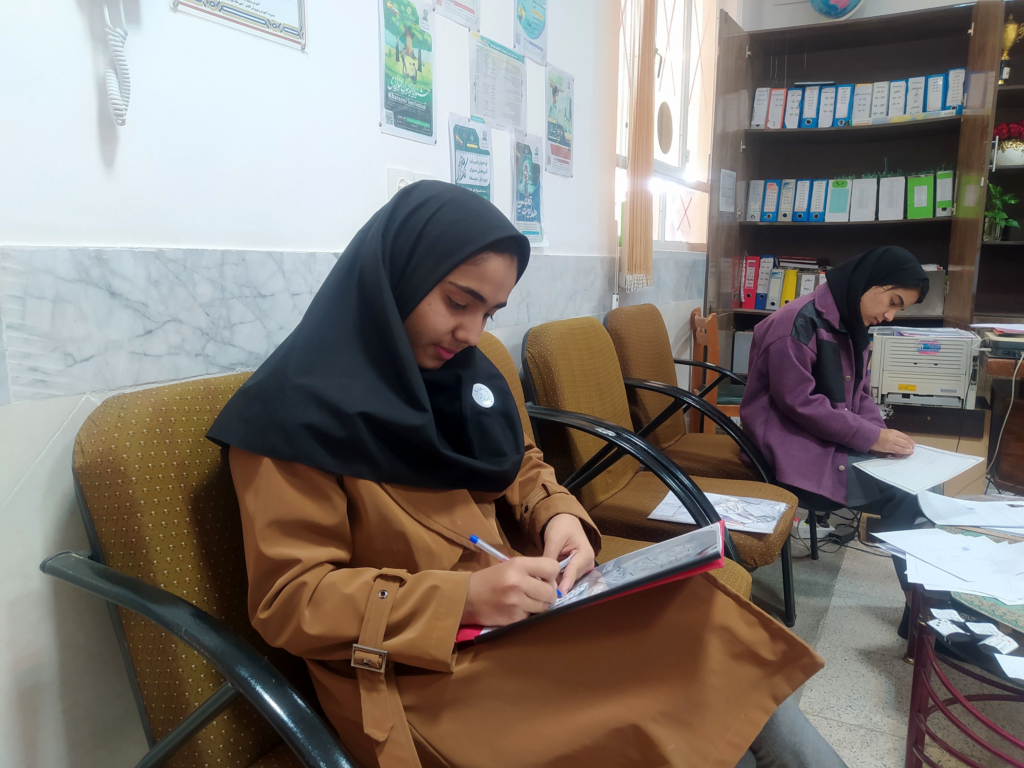 اجرای طرح مدادم در دبیرستان دخترانه امید 