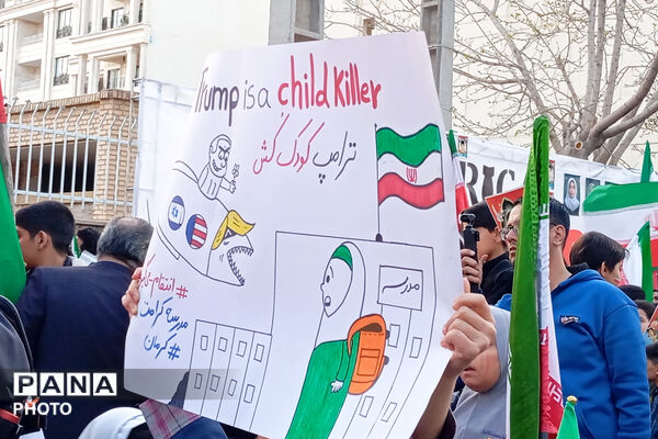 اجتماع فرهنگیان و دانش آموزان کرمانی مقابل کمیساریای سازمان ملل در کرمان