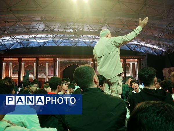 بازدید دانش‌آموزان از نمایشگاه اقتدار شیراز