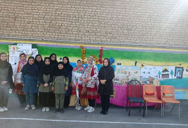 جشنواره ماها در دبستان ربابه هاشمیان یزدی شیروان