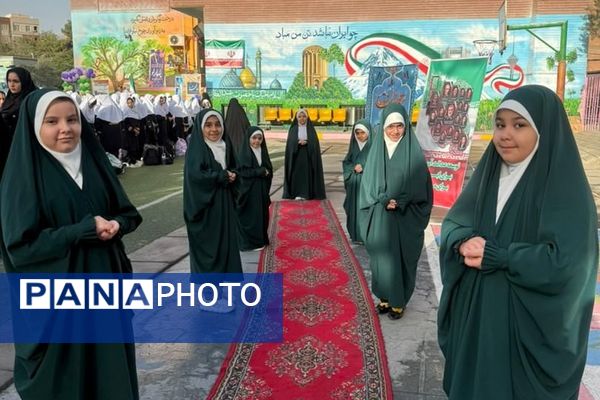 گرامیداشت هفته دفاع مقدس در دبستان طواف و معماریان ناحیه دو شهرری 